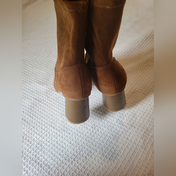 Dolce Vita Tan Suede Heeled Boots - Picture 5 of 10
